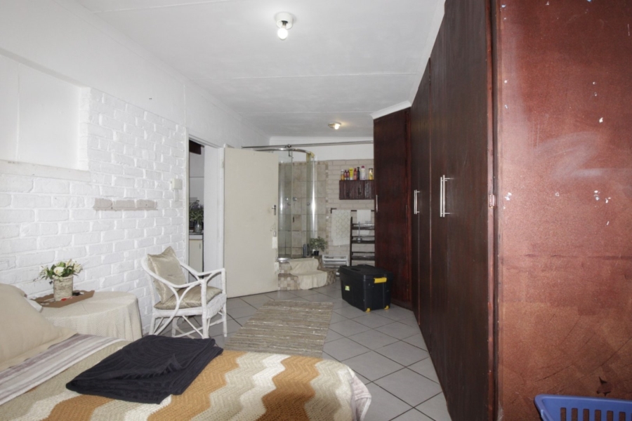 6 Bedroom Property for Sale in Wavecrest Eastern Cape